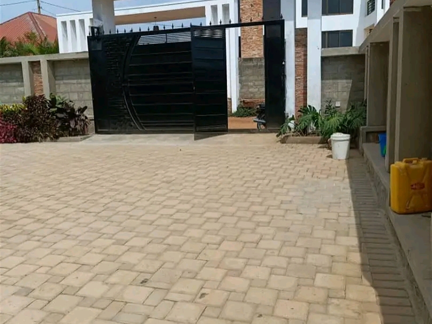 Villa for sale in Entebbe Wakiso