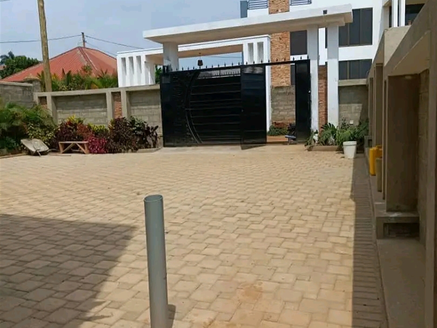 Villa for sale in Entebbe Wakiso