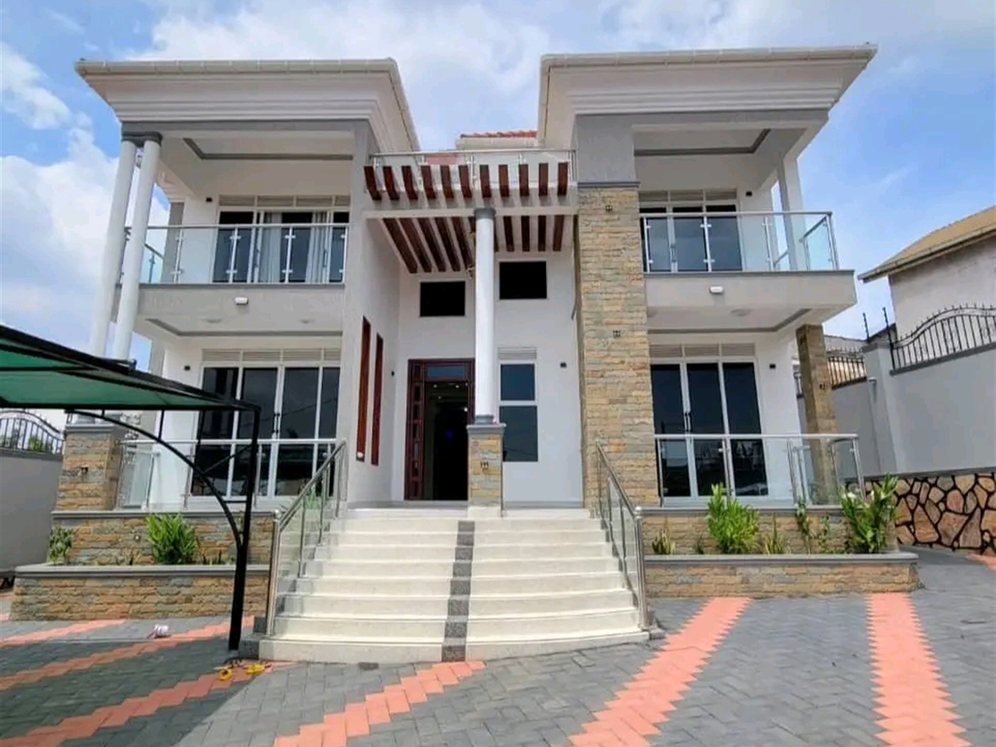 Villa for sale in Munyonyo Kampala