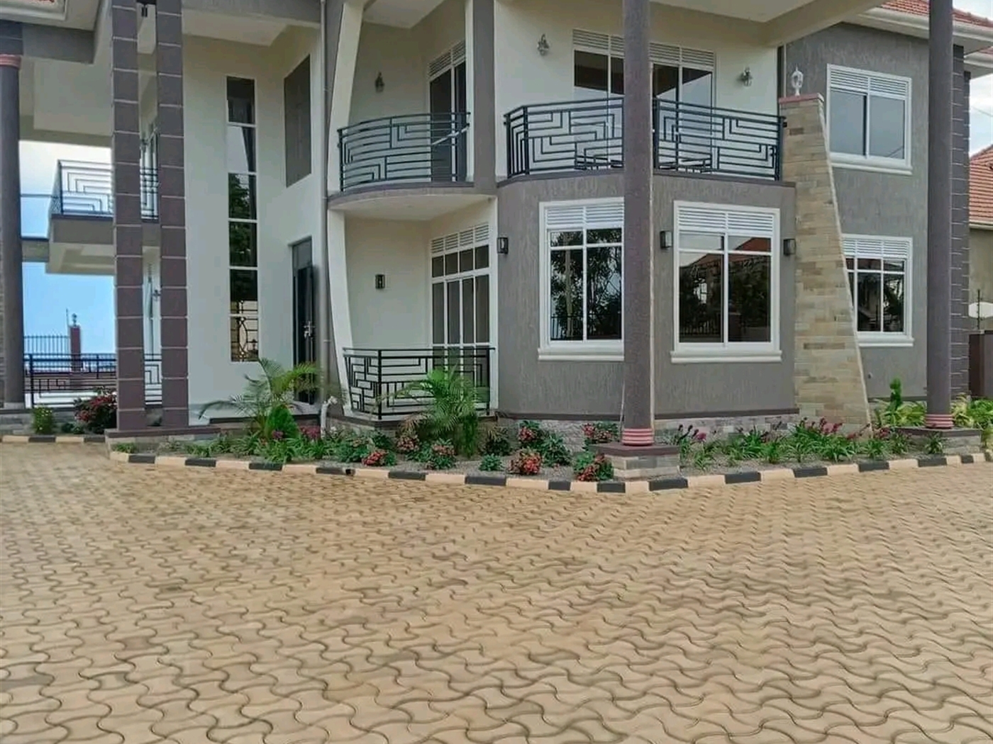 Villa for sale in Bwebajja Wakiso