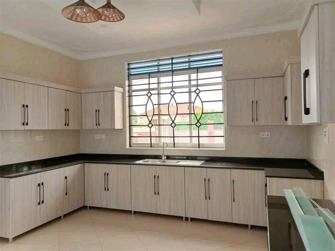 Villa for sale in Bwebajja Wakiso