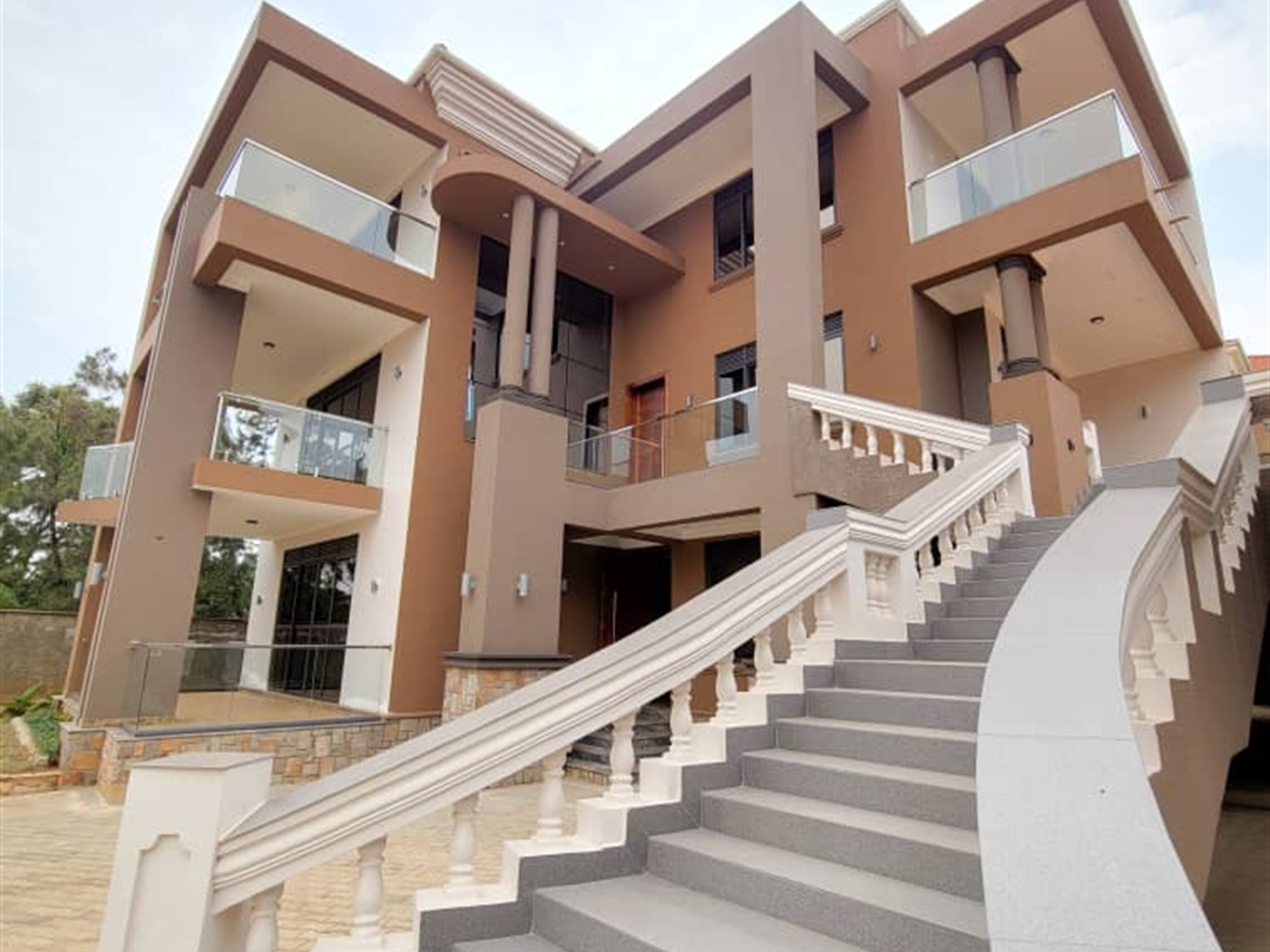 Villa for sale in Munyonyo Kampala