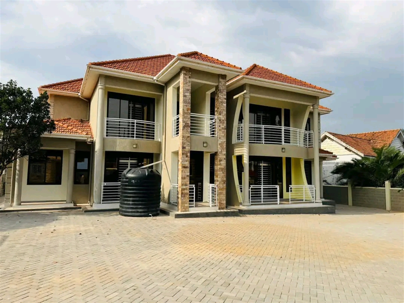 Villa for sale in Munyonyo Kampala