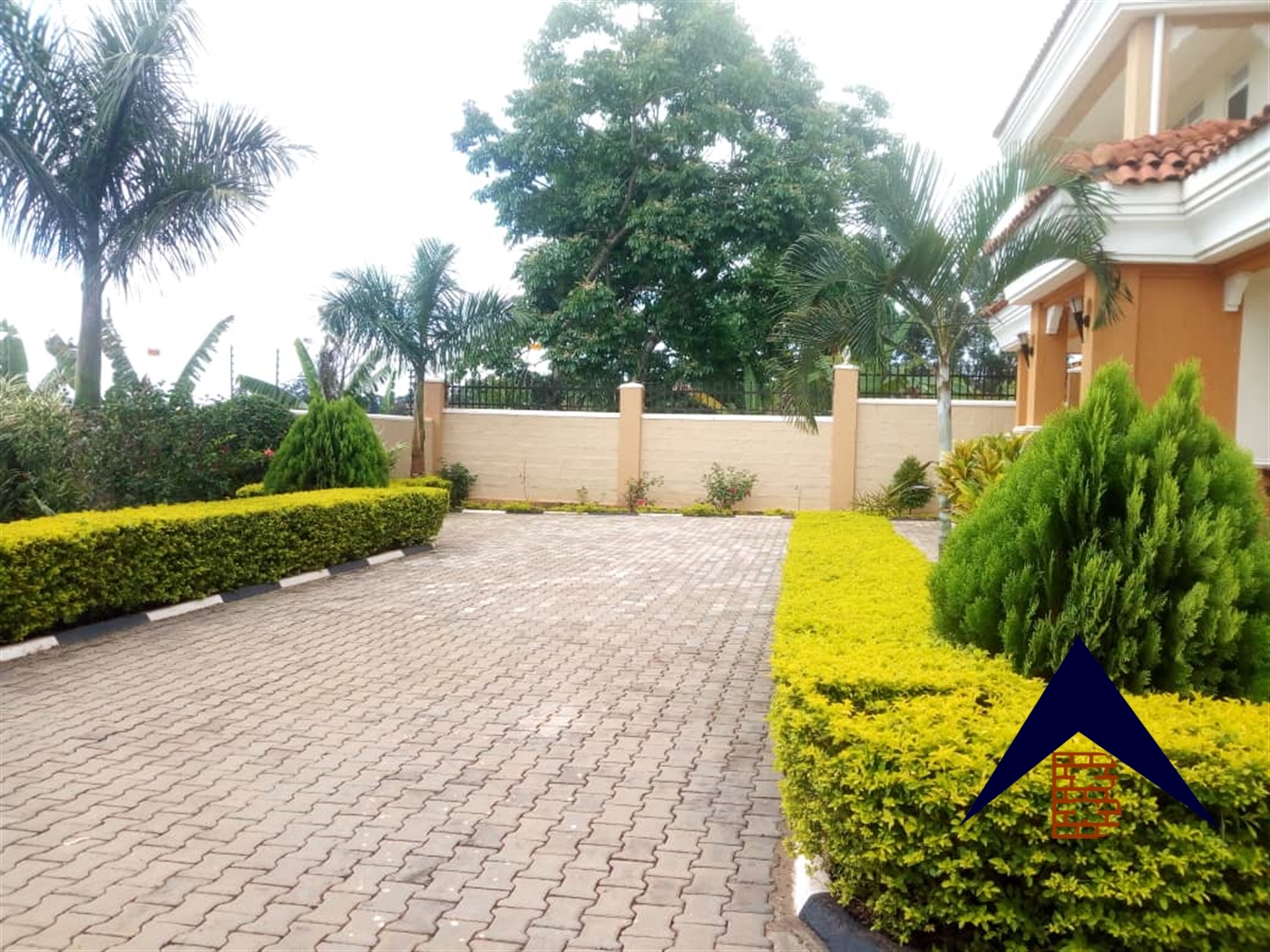 Villa for sale in Munyonyo Kampala