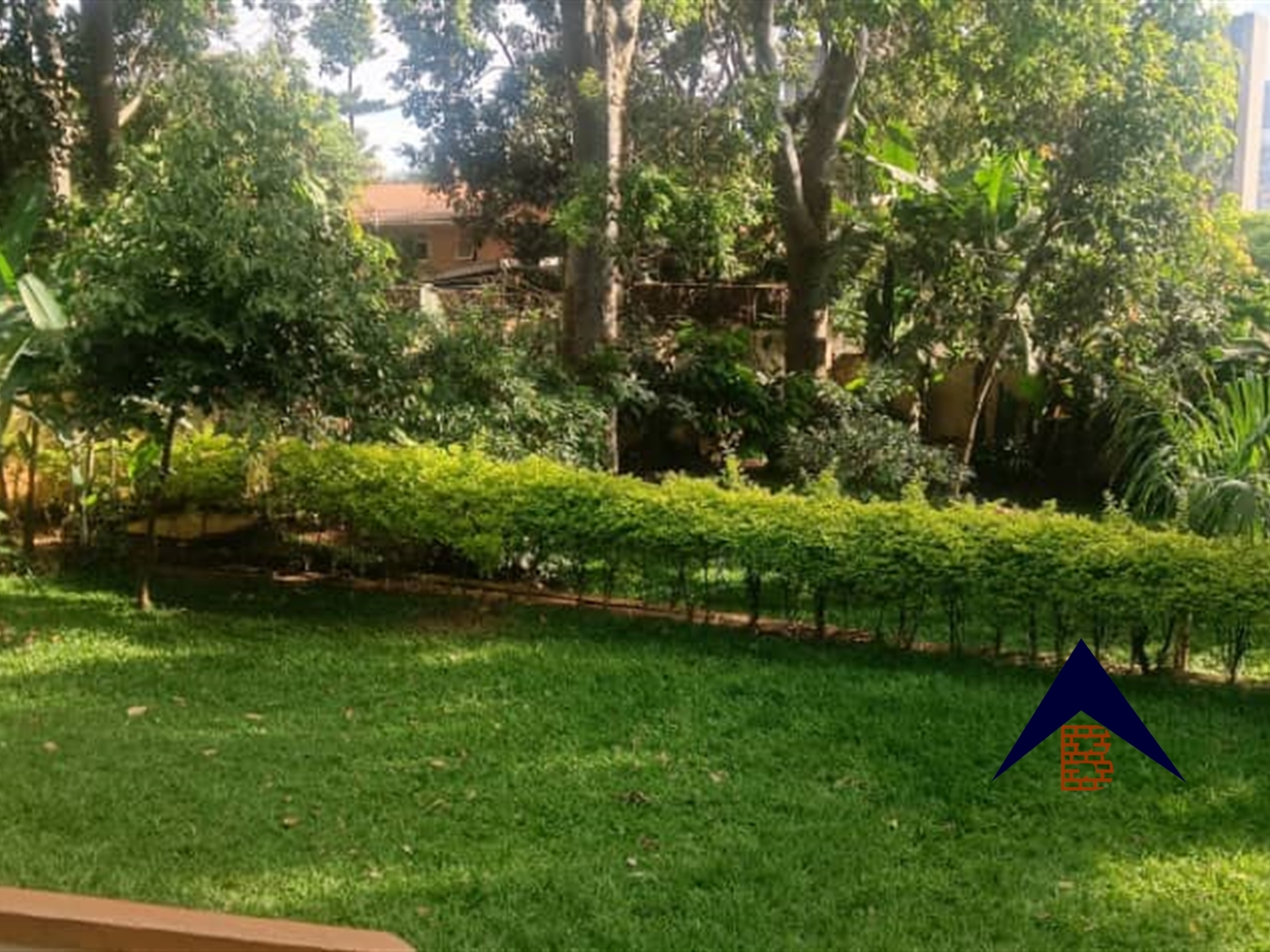 Bungalow for sale in Bugoloobi Kampala