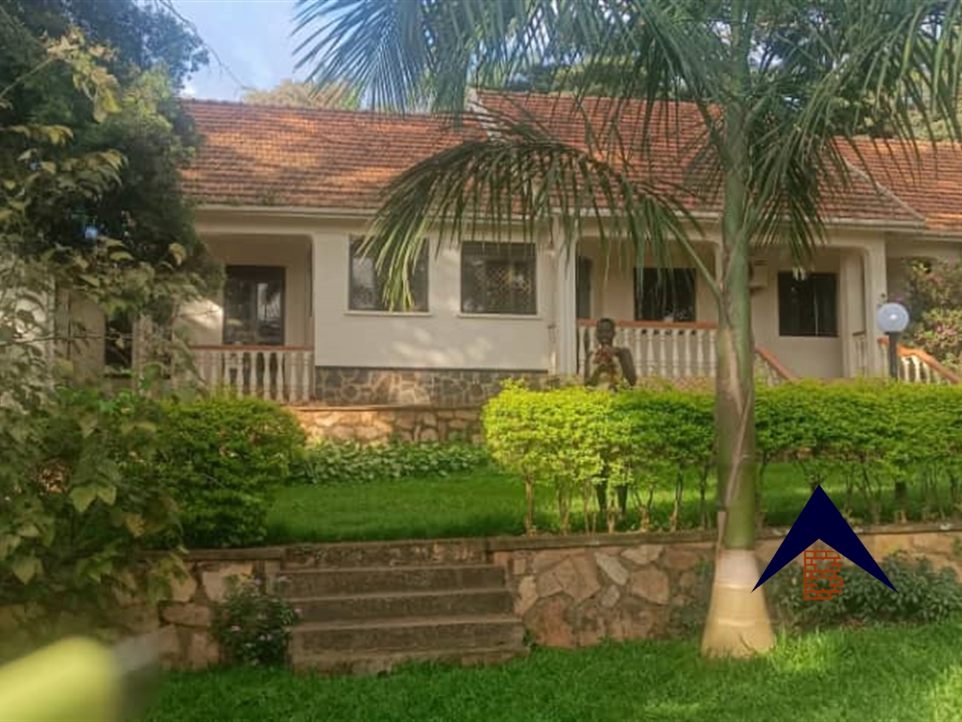 Bungalow for sale in Bugoloobi Kampala