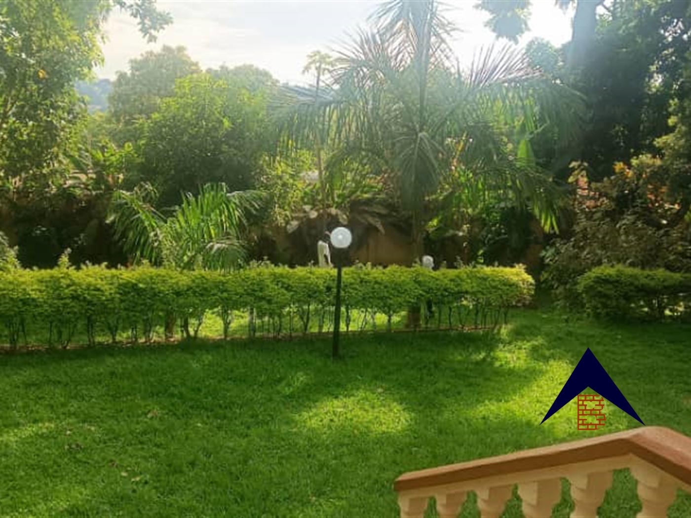 Bungalow for sale in Bugoloobi Kampala