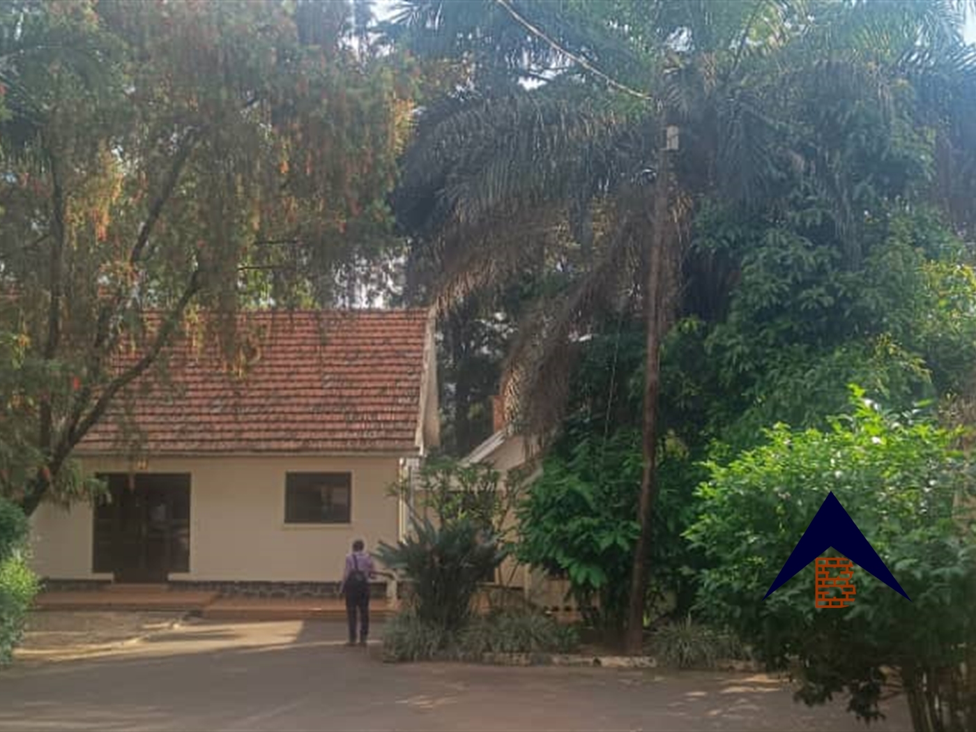 Bungalow for sale in Bugoloobi Kampala