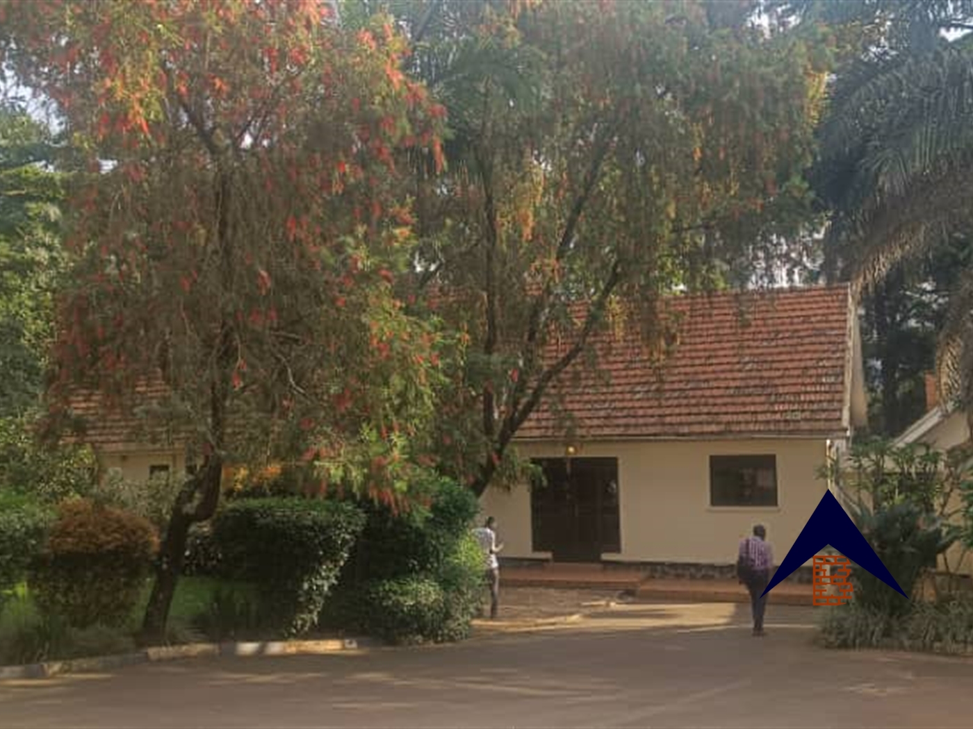 Bungalow for sale in Bugoloobi Kampala