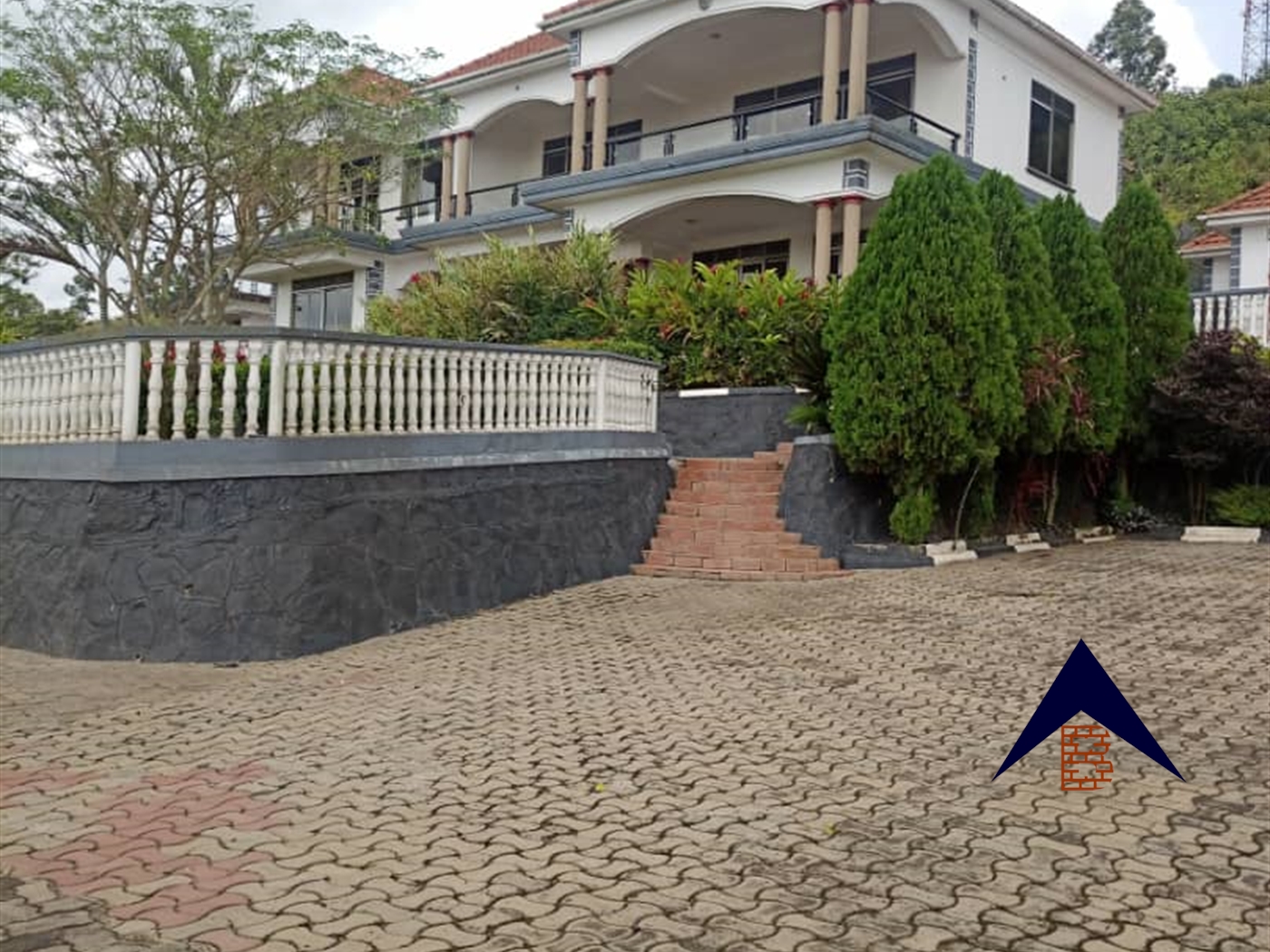 Storeyed house for sale in Nsangi Kampala