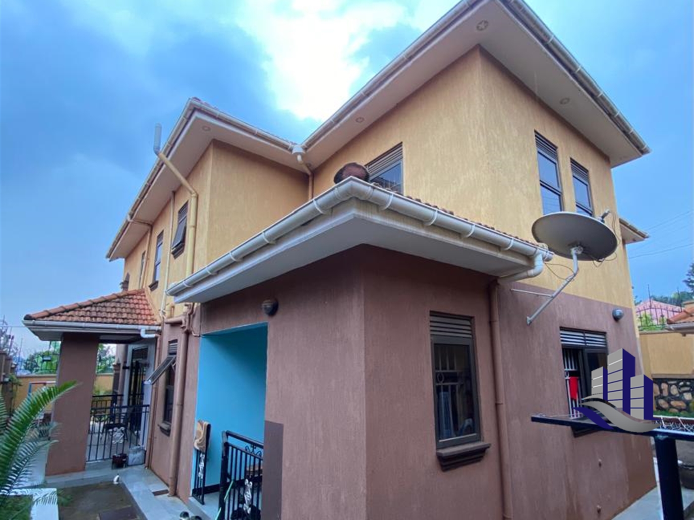 Storeyed house for sale in Seguku Wakiso