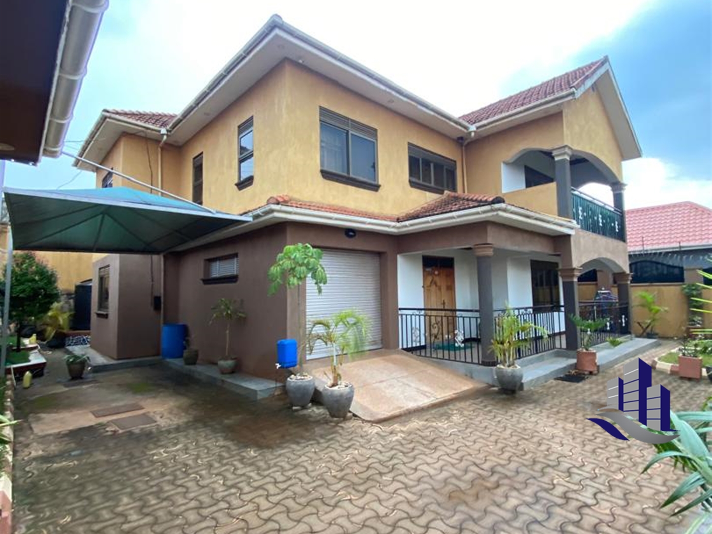 Storeyed house for sale in Seguku Wakiso