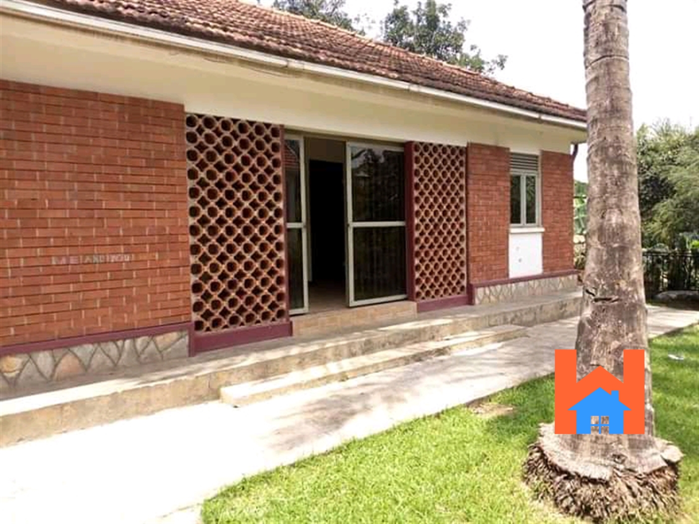 Storeyed house for rent in Mutungo Kampala