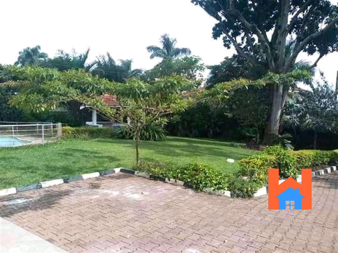 Bungalow for rent in Bugoloobi Kampala