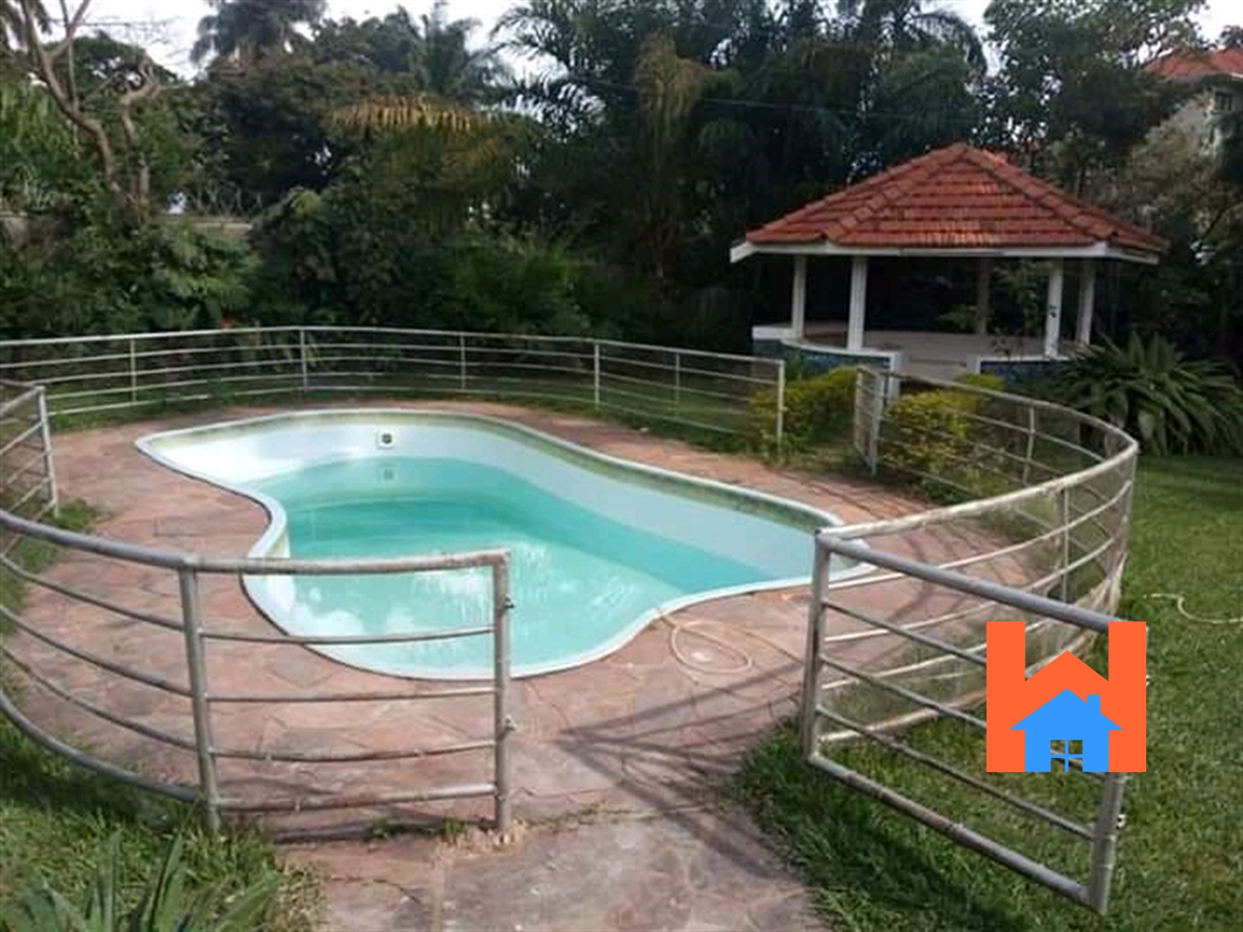 Bungalow for sale in Bugoloobi Kampala