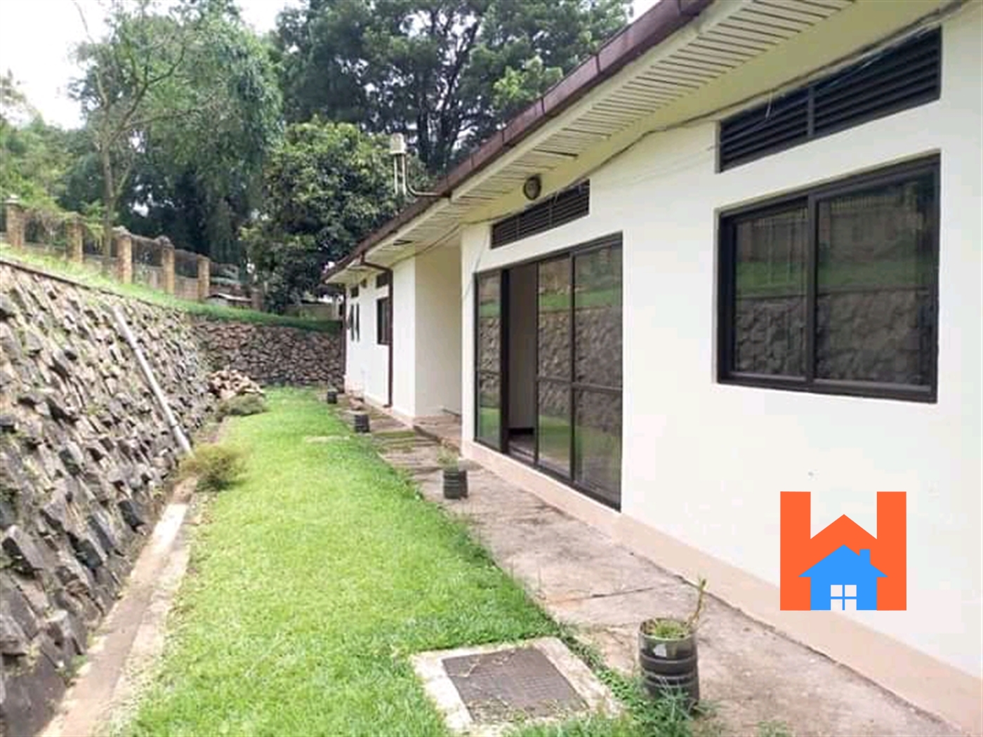 Bungalow for rent in Kololo Kampala