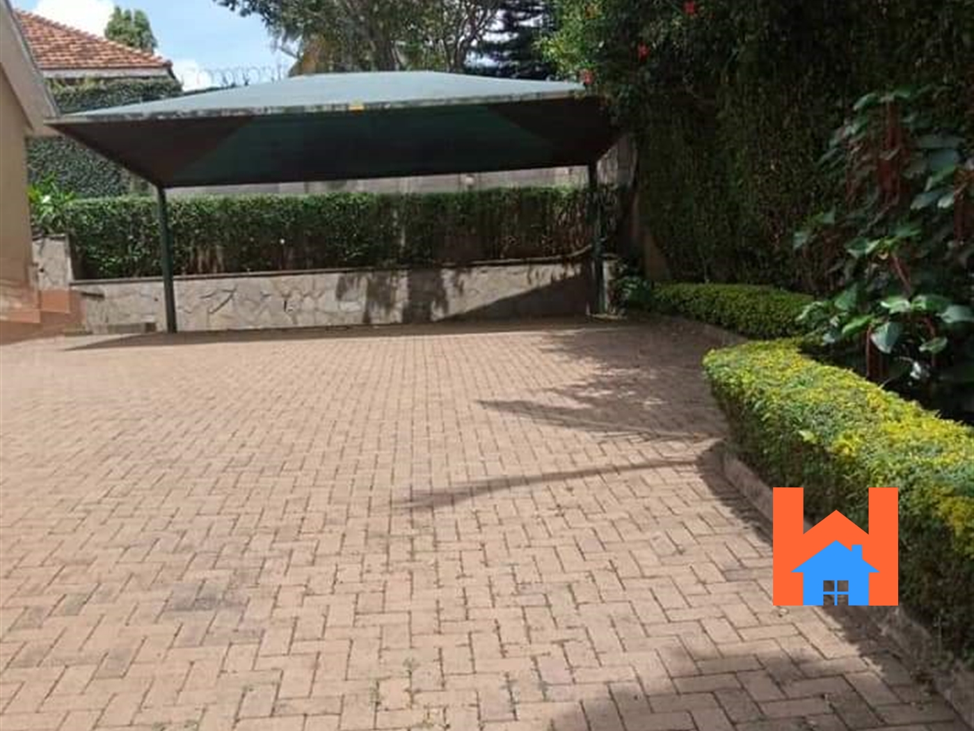 Storeyed house for rent in Mutungo Kampala