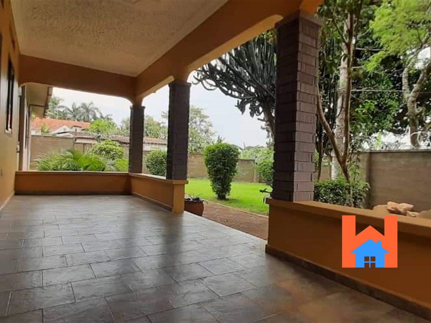 Bungalow for sale in Bugoloobi Kampala