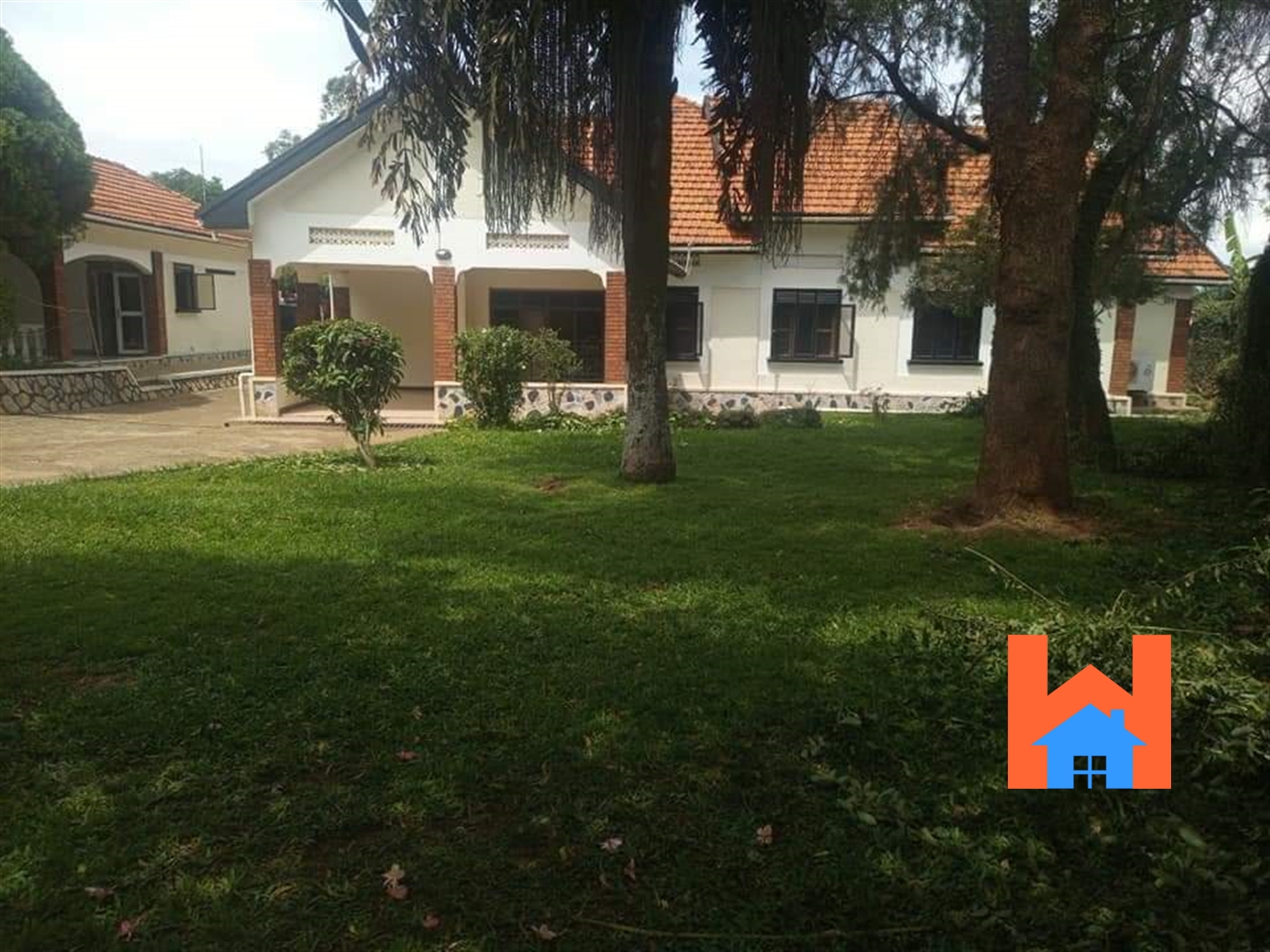 Bungalow for sale in Bugoloobi Kampala