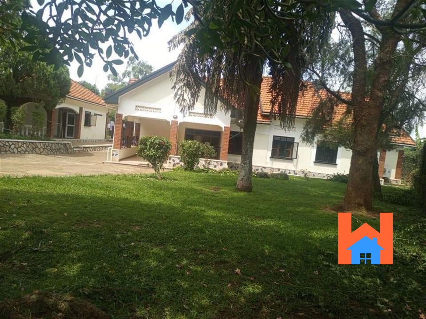 Bungalow for sale in Bugoloobi Kampala