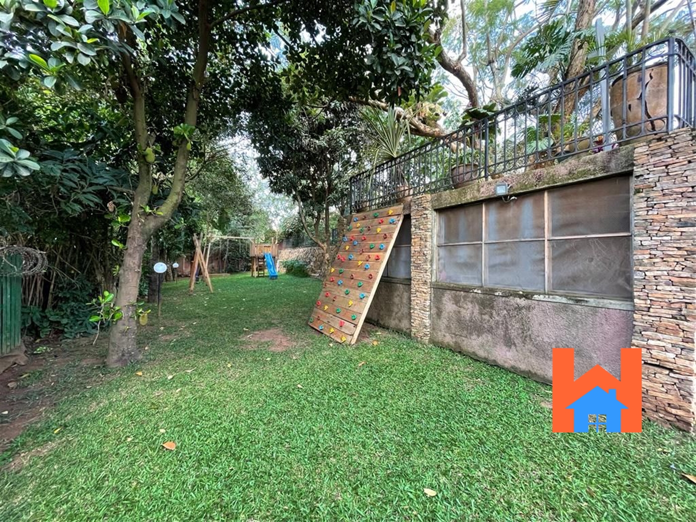 Bungalow for sale in Makindye Kampala