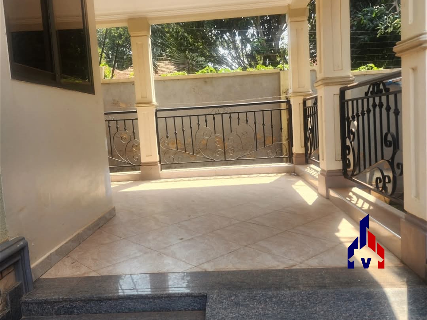 Town House for rent in Muyenga Kampala