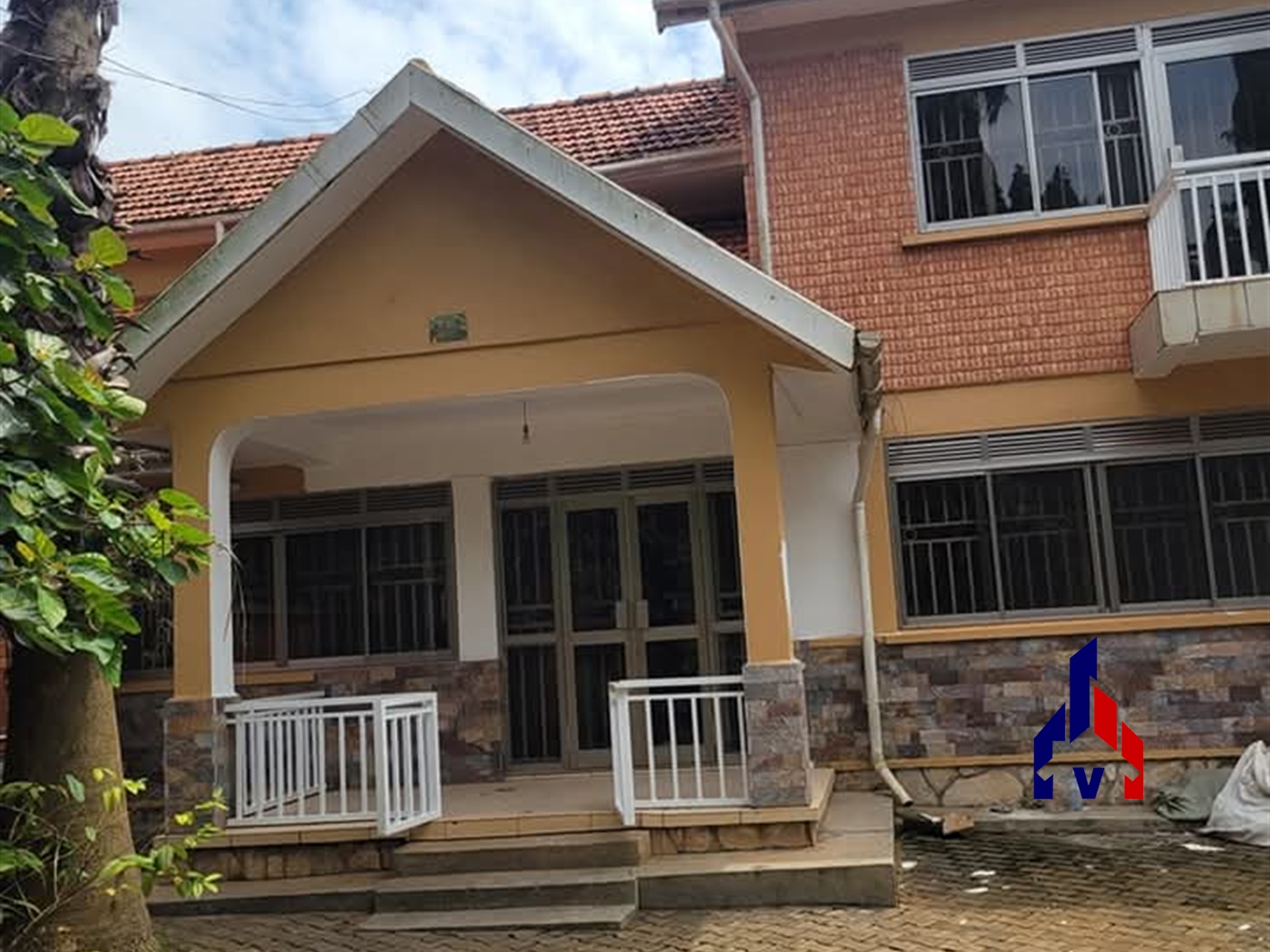 Storeyed house for rent in Bugoloobi Kampala