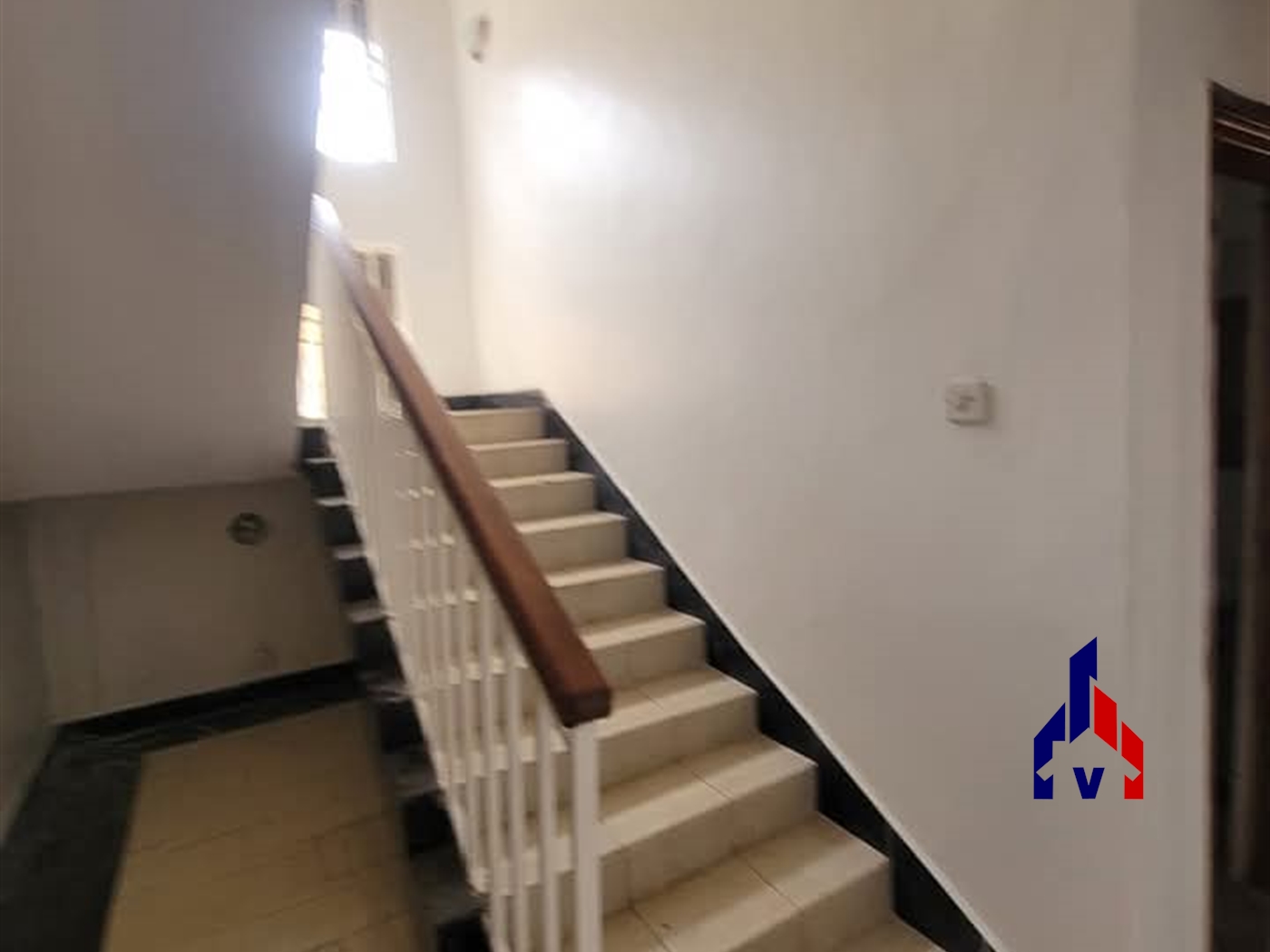 Storeyed house for rent in Bugoloobi Kampala