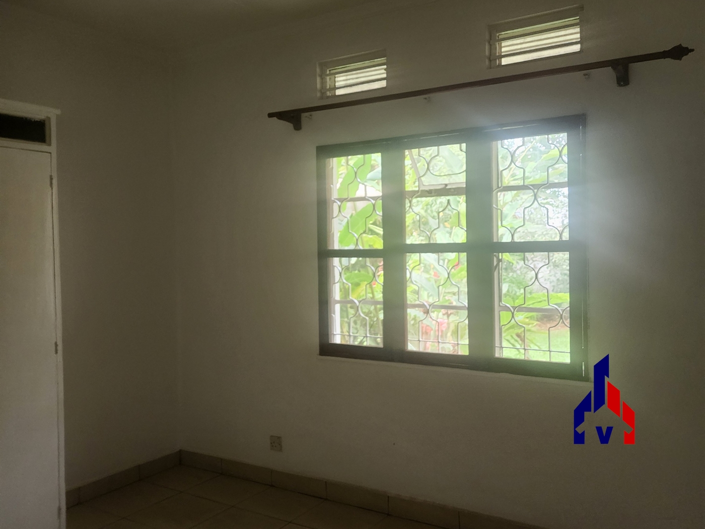 Bungalow for rent in Bugoloobi Kampala