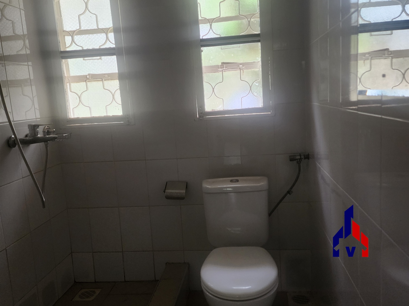 Bungalow for rent in Bugoloobi Kampala