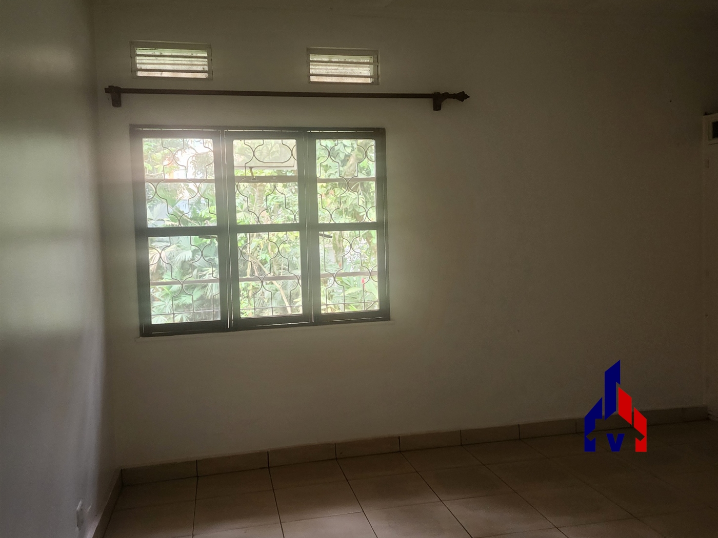 Bungalow for rent in Bugoloobi Kampala