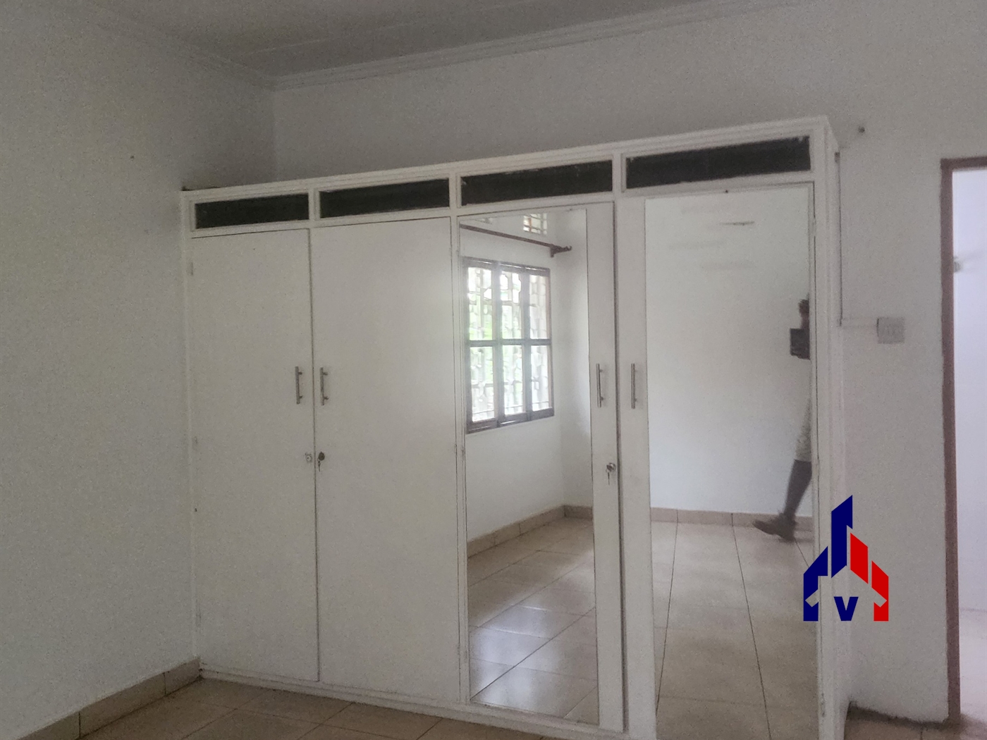 Bungalow for rent in Bugoloobi Kampala