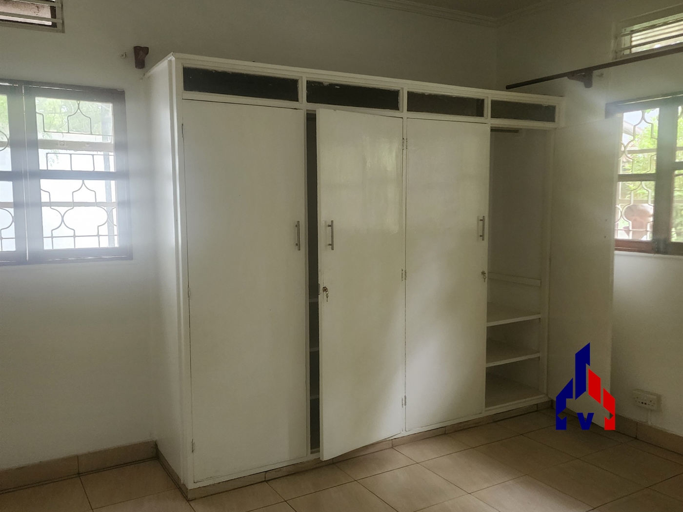 Bungalow for rent in Bugoloobi Kampala