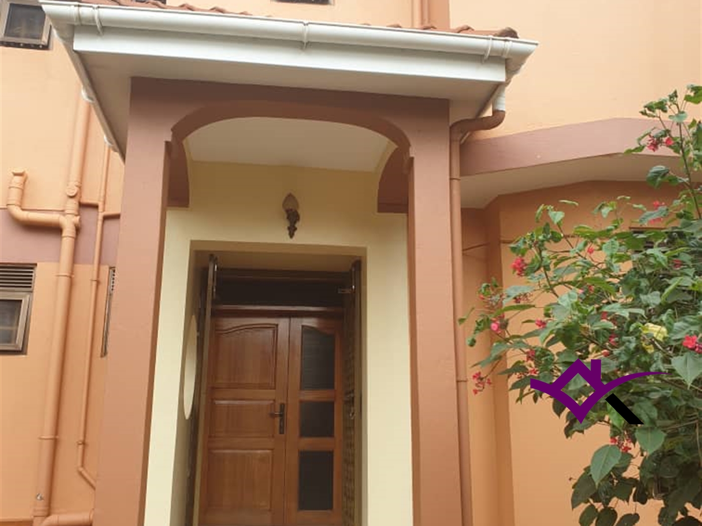 Storeyed house for sale in Kulambilo Wakiso