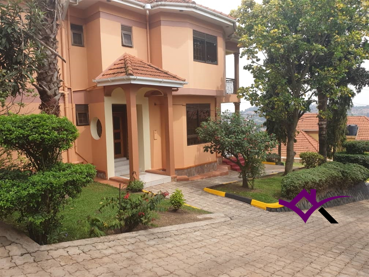 Storeyed house for sale in Kulambilo Wakiso