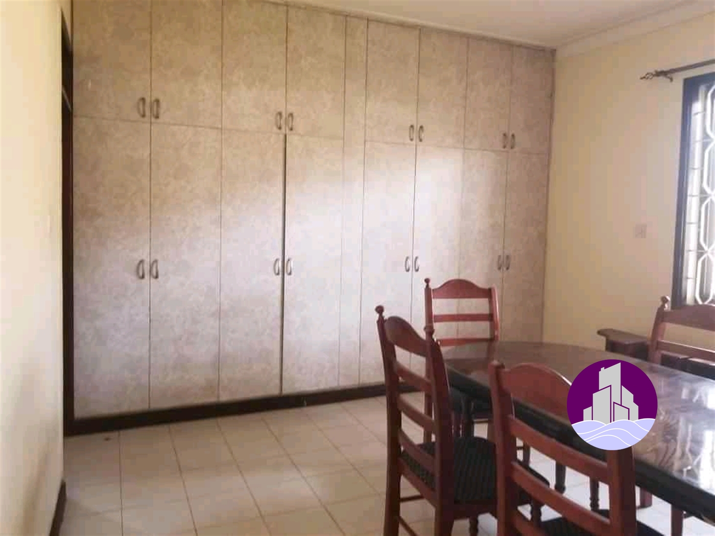 Bungalow for rent in Bugoloobi Kampala