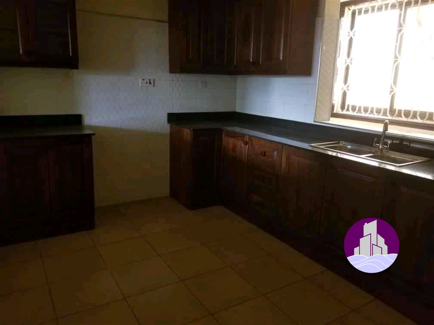 Bungalow for rent in Bugoloobi Kampala