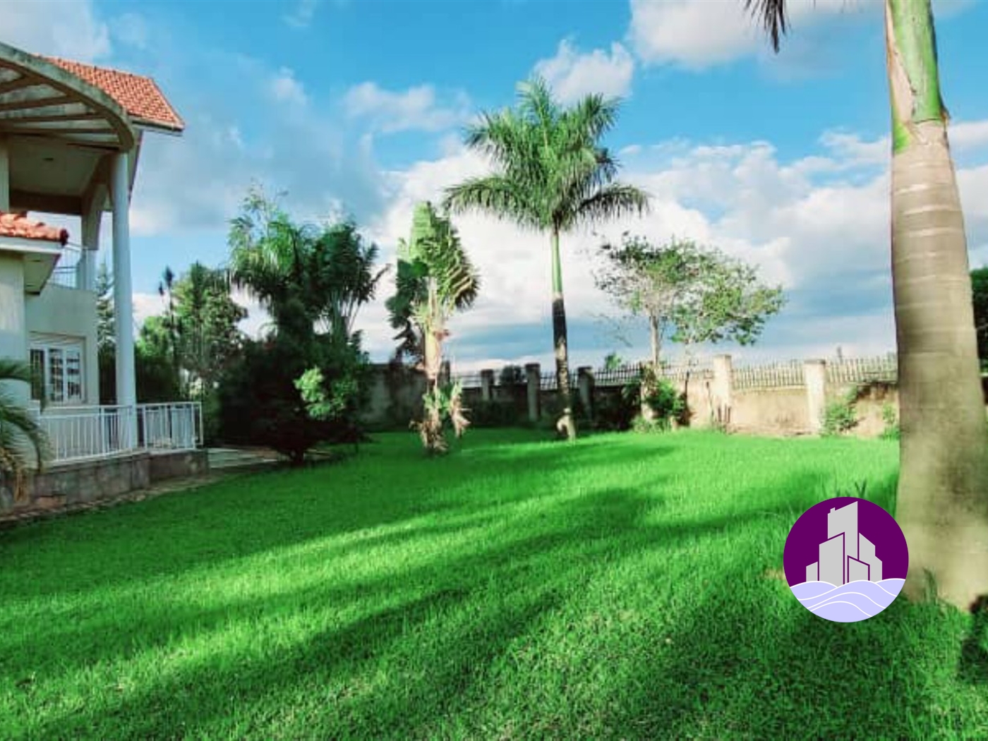 Mansion for sale in Kira Wakiso