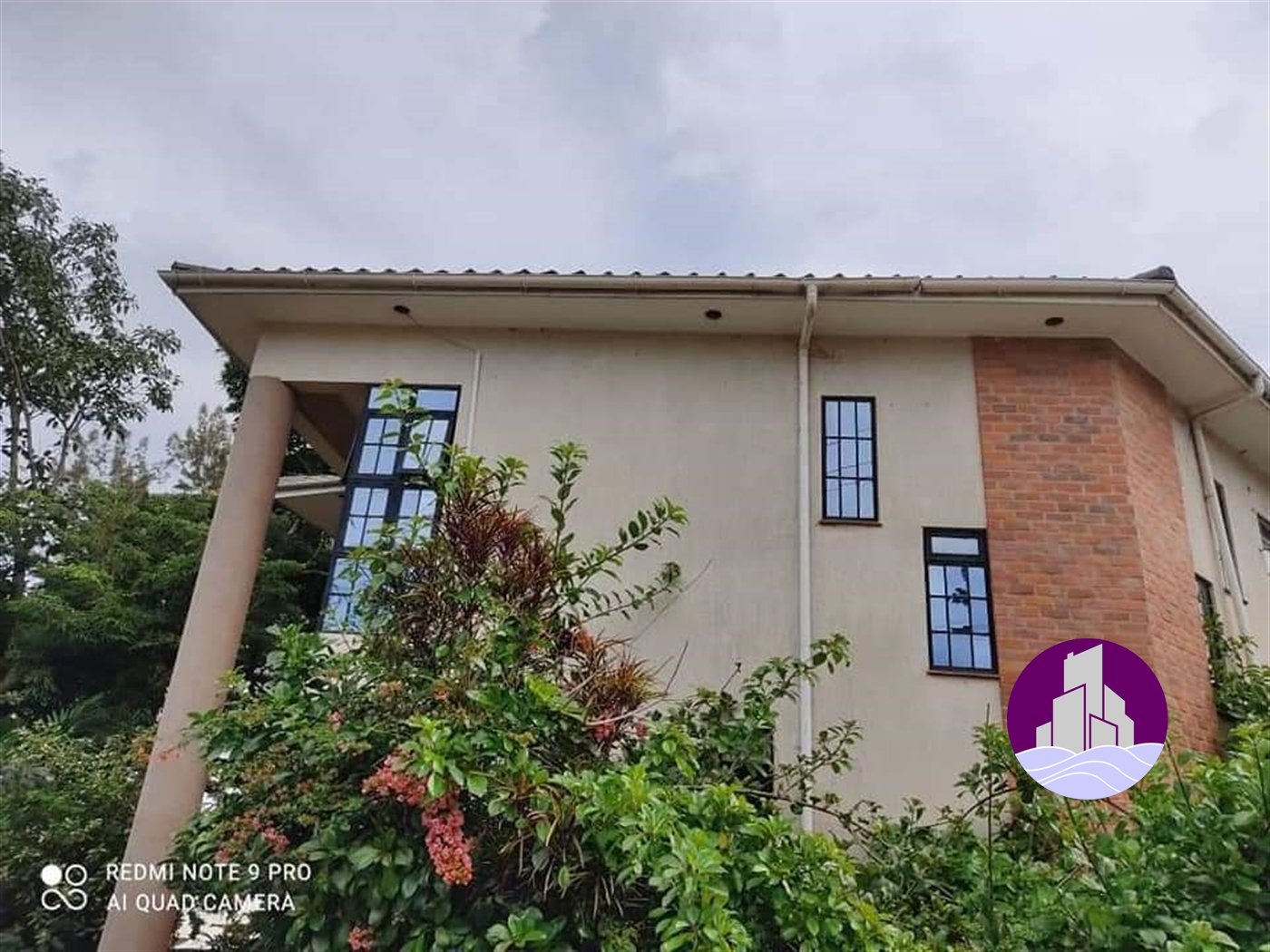 Mansion for sale in Mutungo Kampala