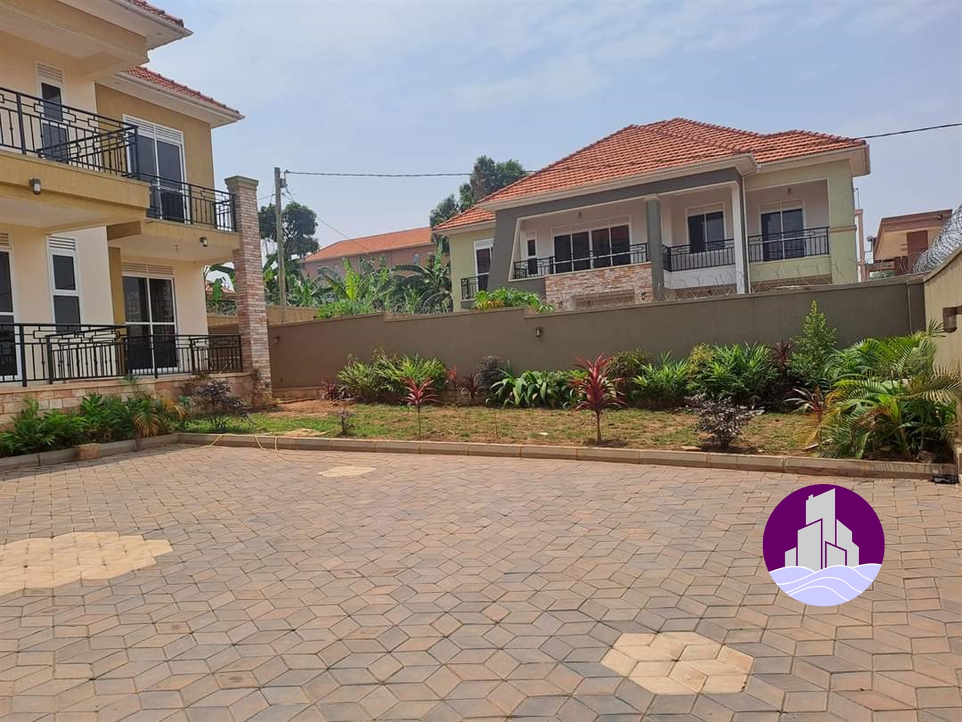 Mansion for sale in Kira Wakiso