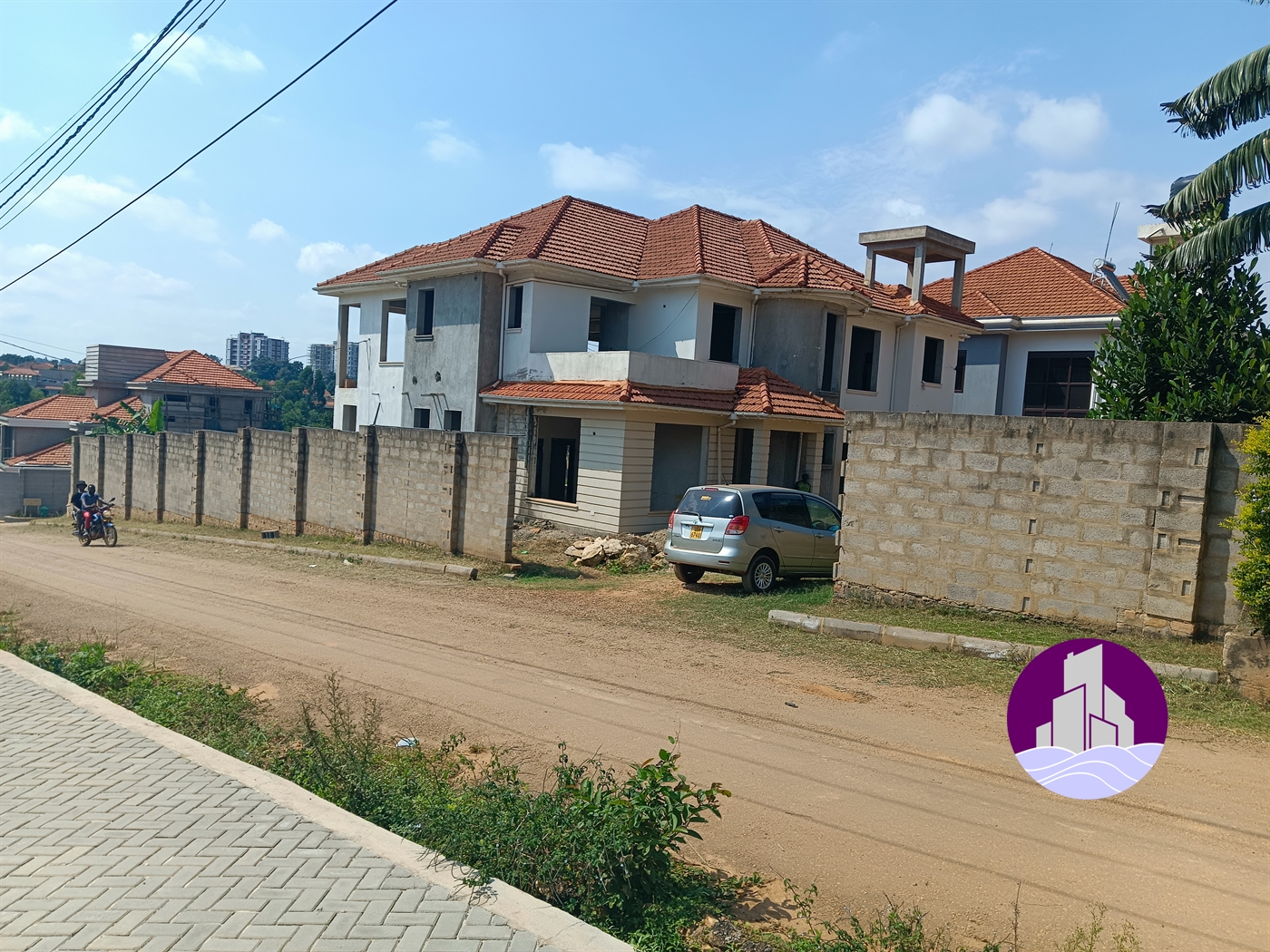 Shell House for sale in Kiwaatule Kampala