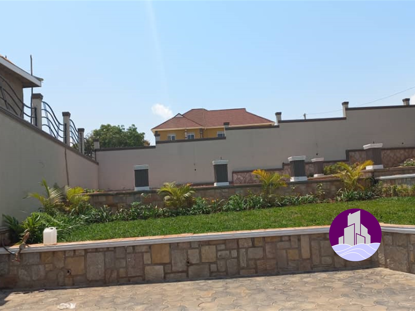 Mansion for sale in Kigo Wakiso