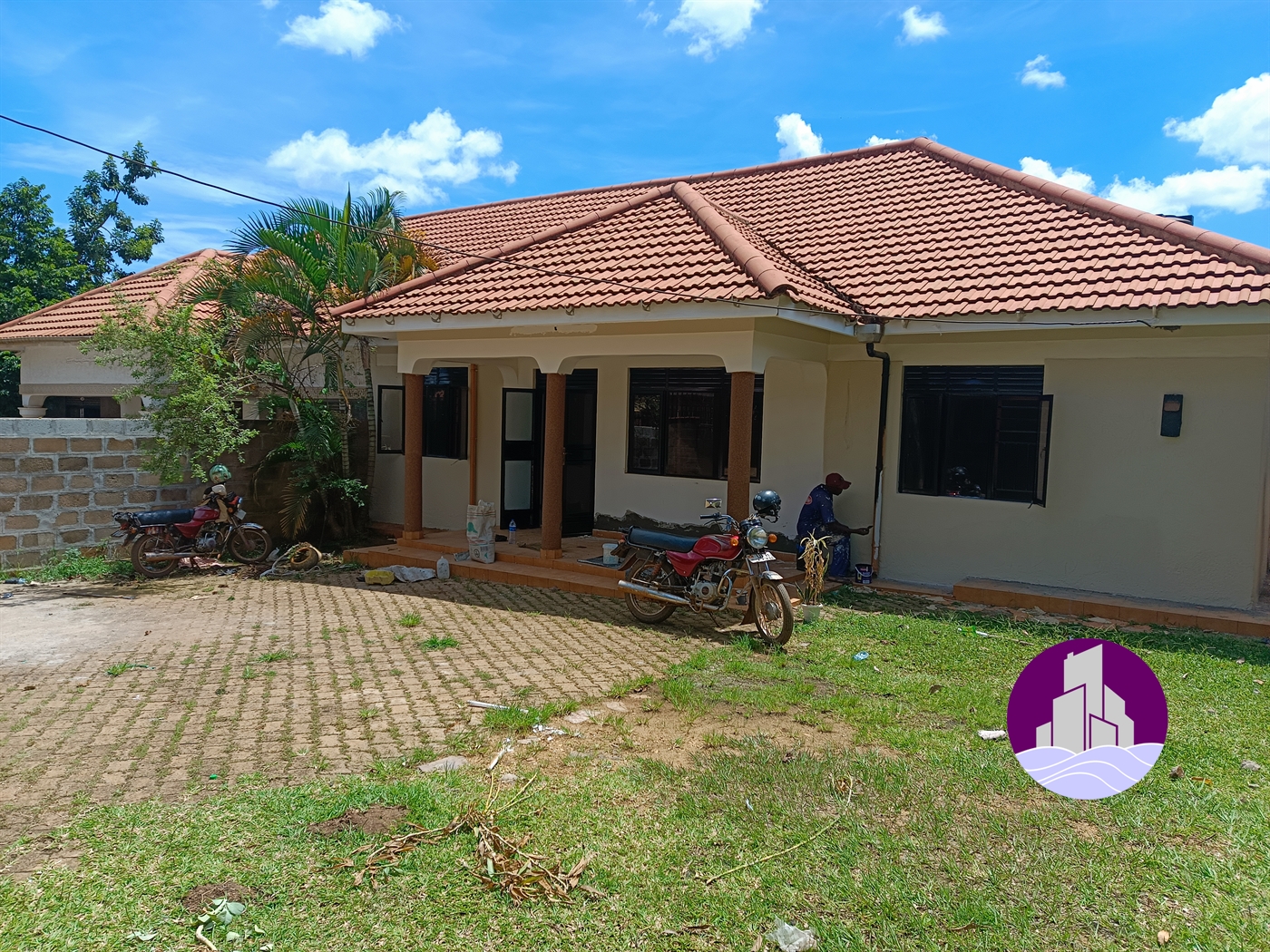 Bungalow for rent in Kiwaatule Kampala