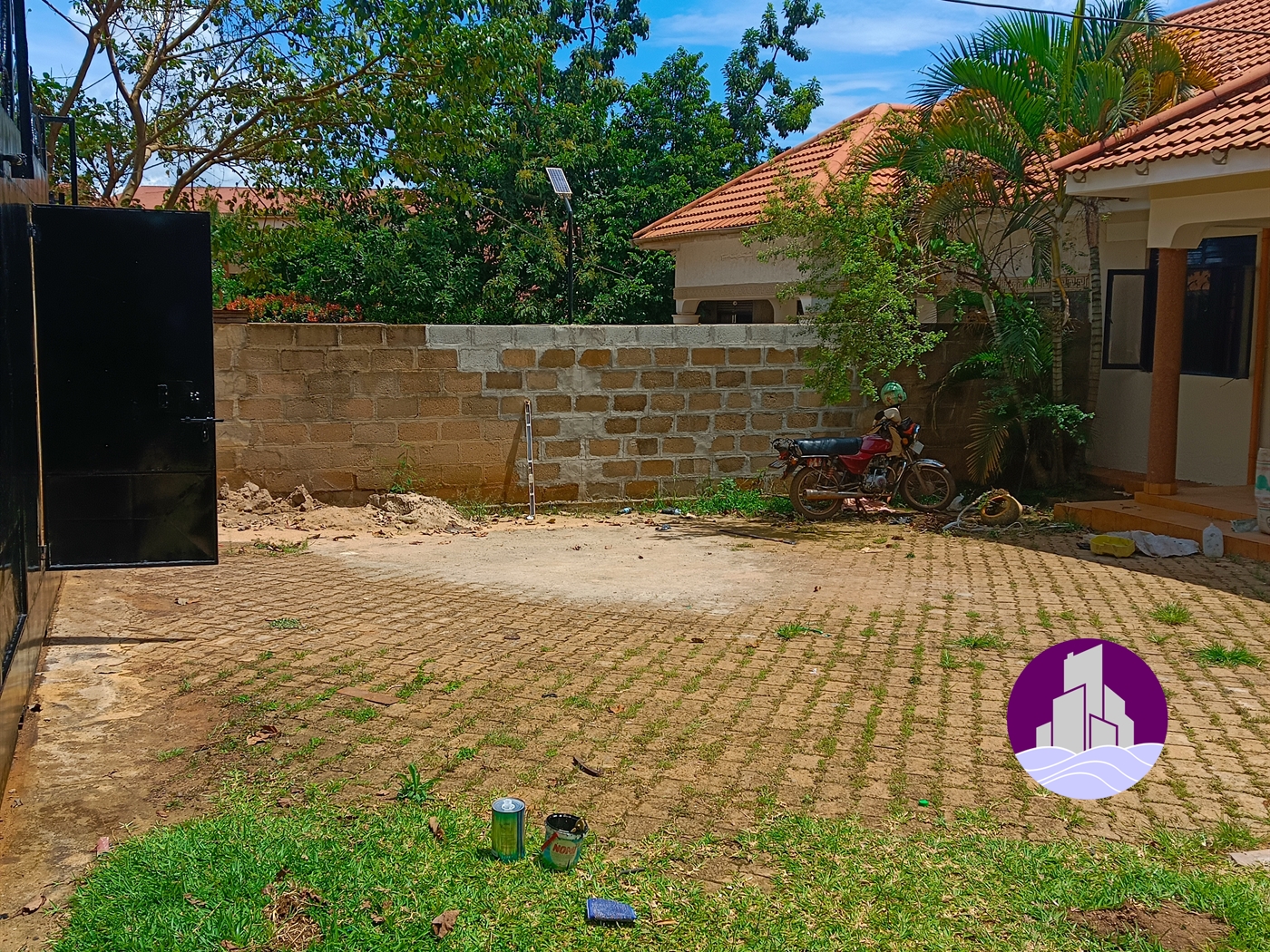 Bungalow for rent in Kiwaatule Kampala