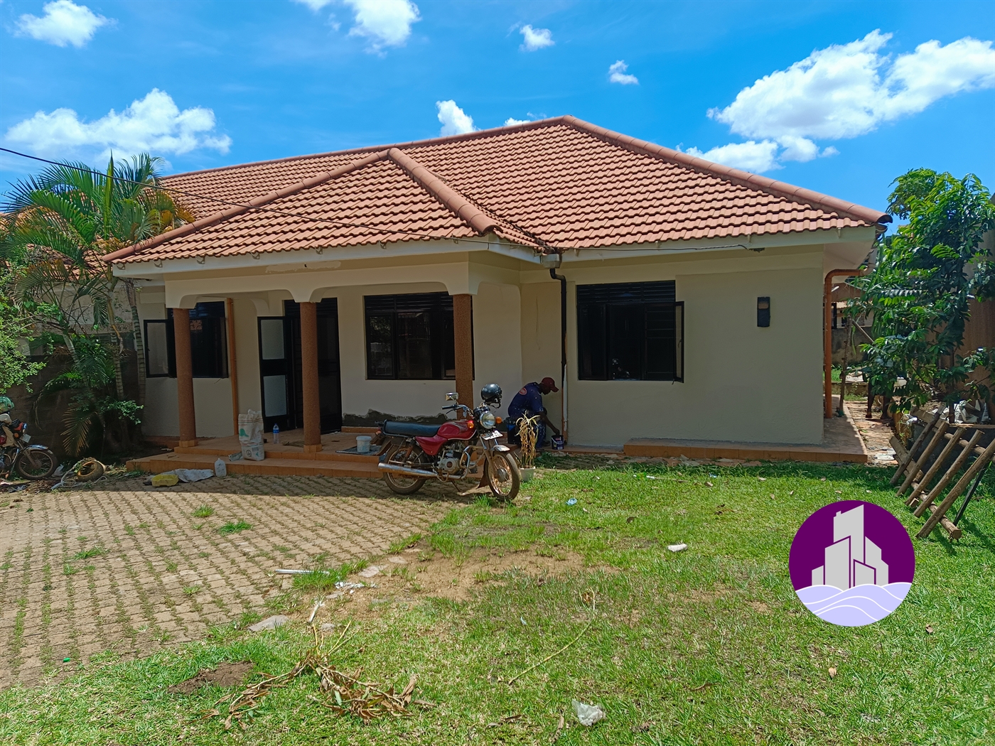 Bungalow for rent in Kiwaatule Kampala