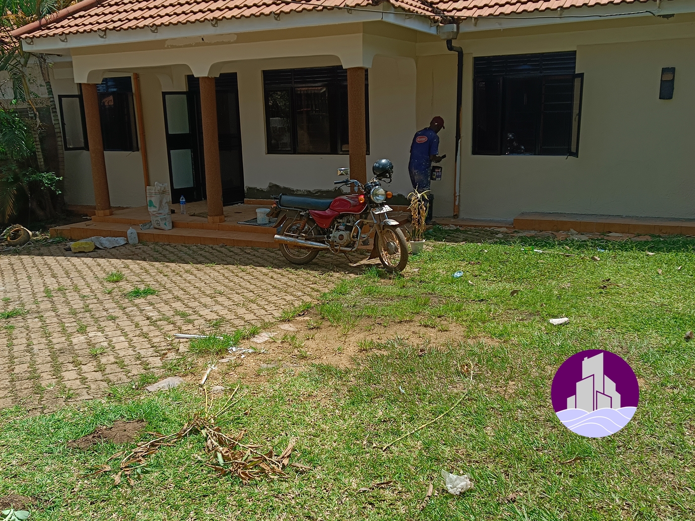 Bungalow for rent in Kiwaatule Kampala