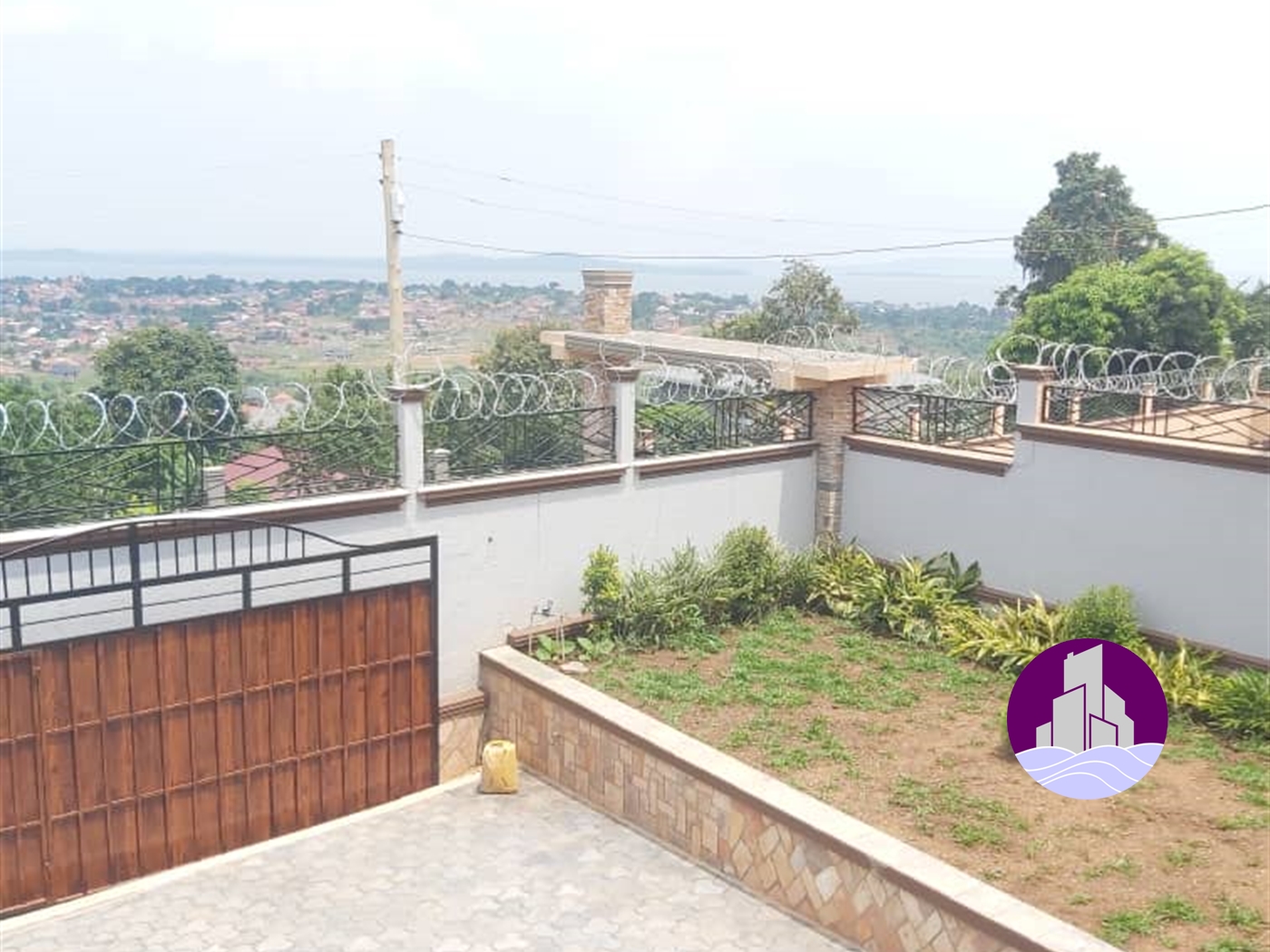 Mansion for sale in Kigo Wakiso