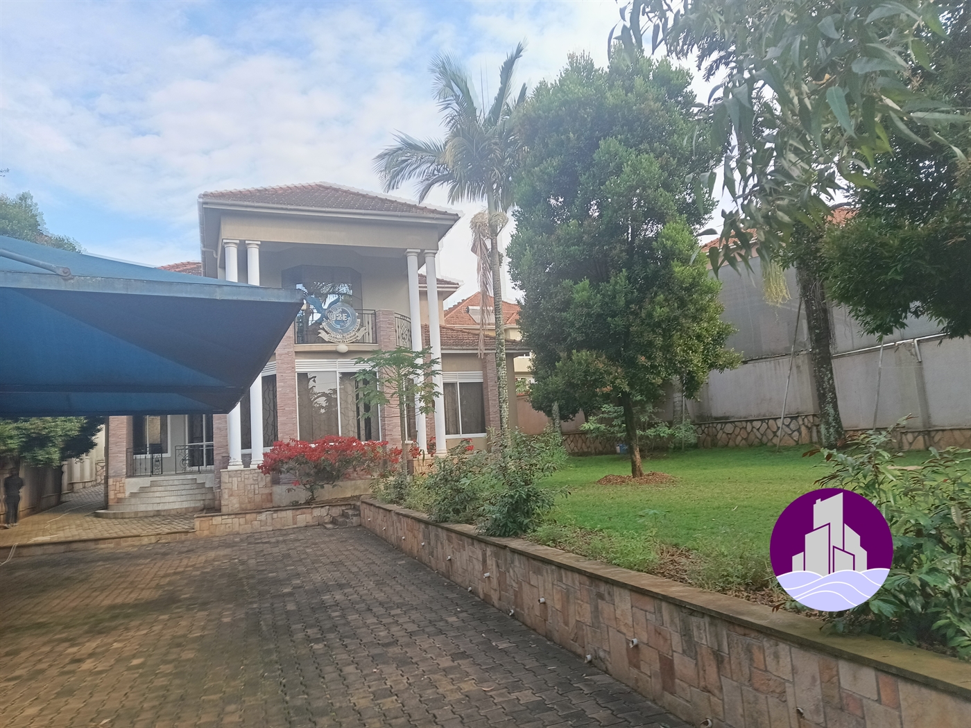 Storeyed house for sale in Munyonyo Kampala