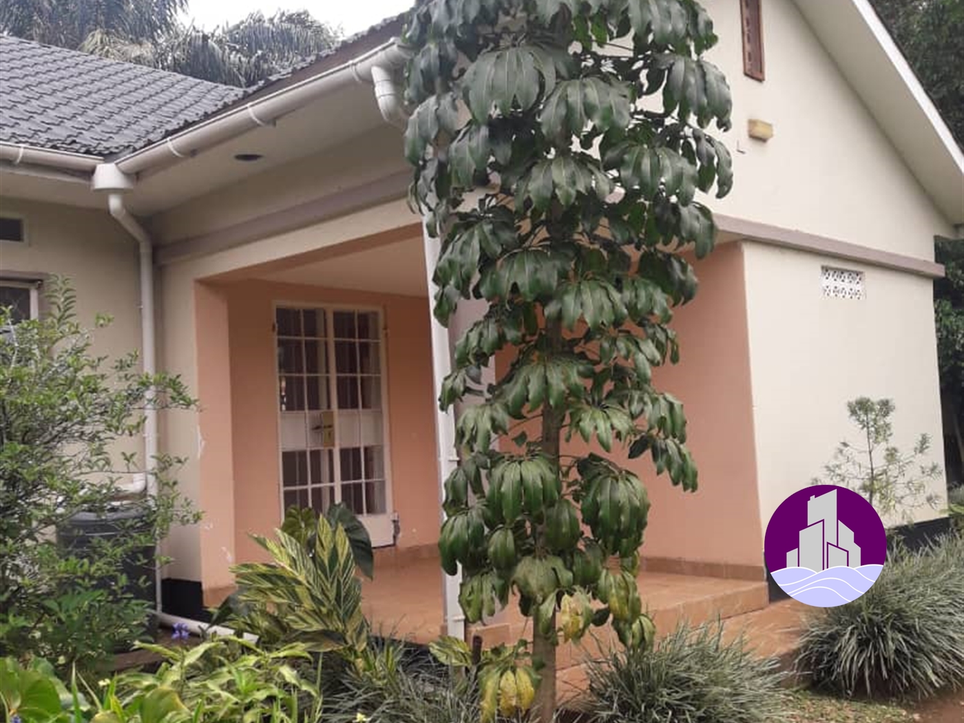 Bungalow for rent in Bugoloobi Kampala