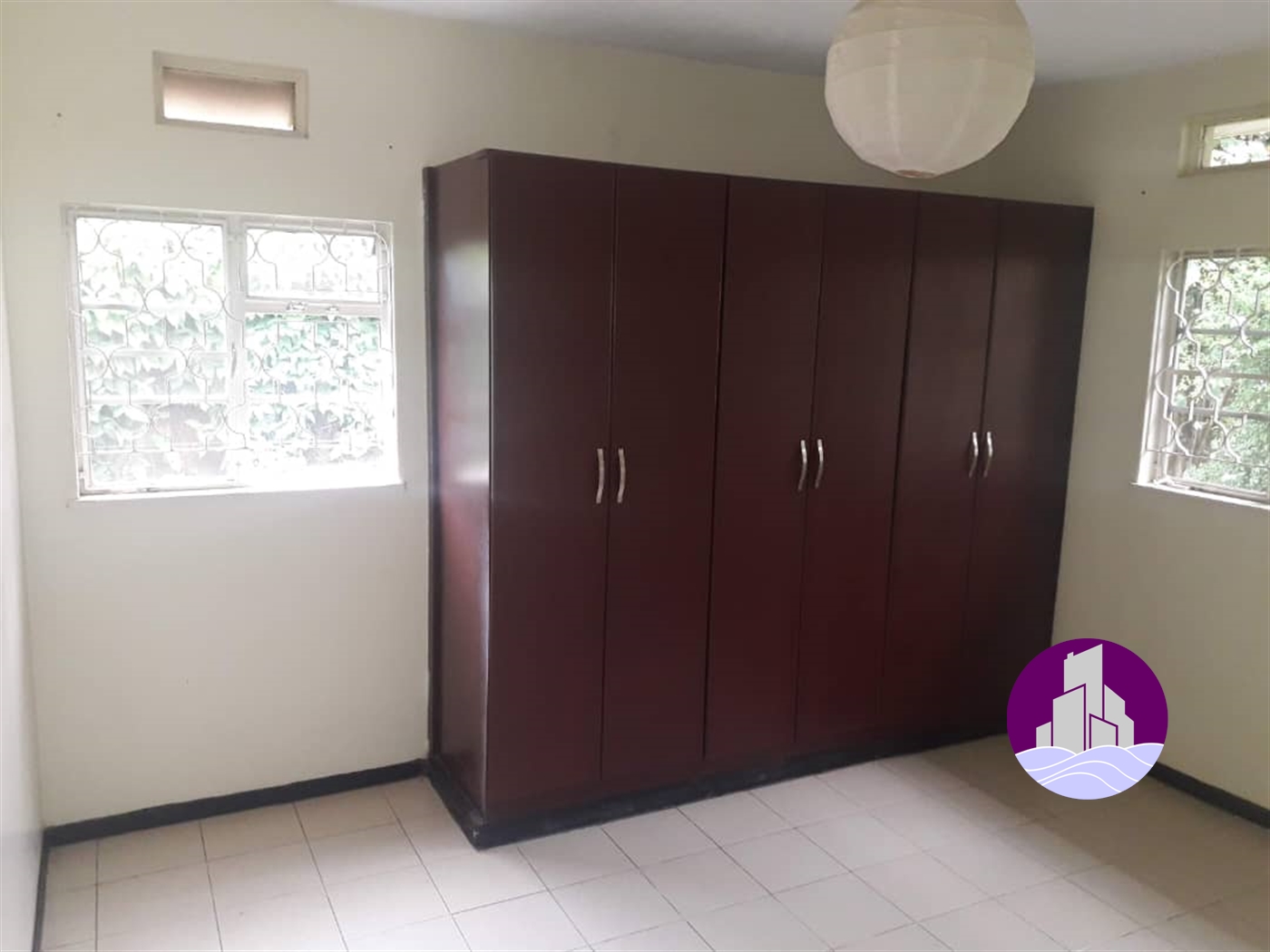 Bungalow for rent in Bugoloobi Kampala